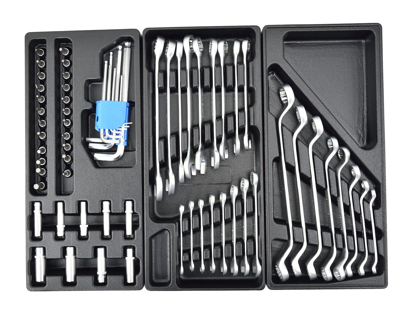 Instrumentu skapis ar instrumentiem