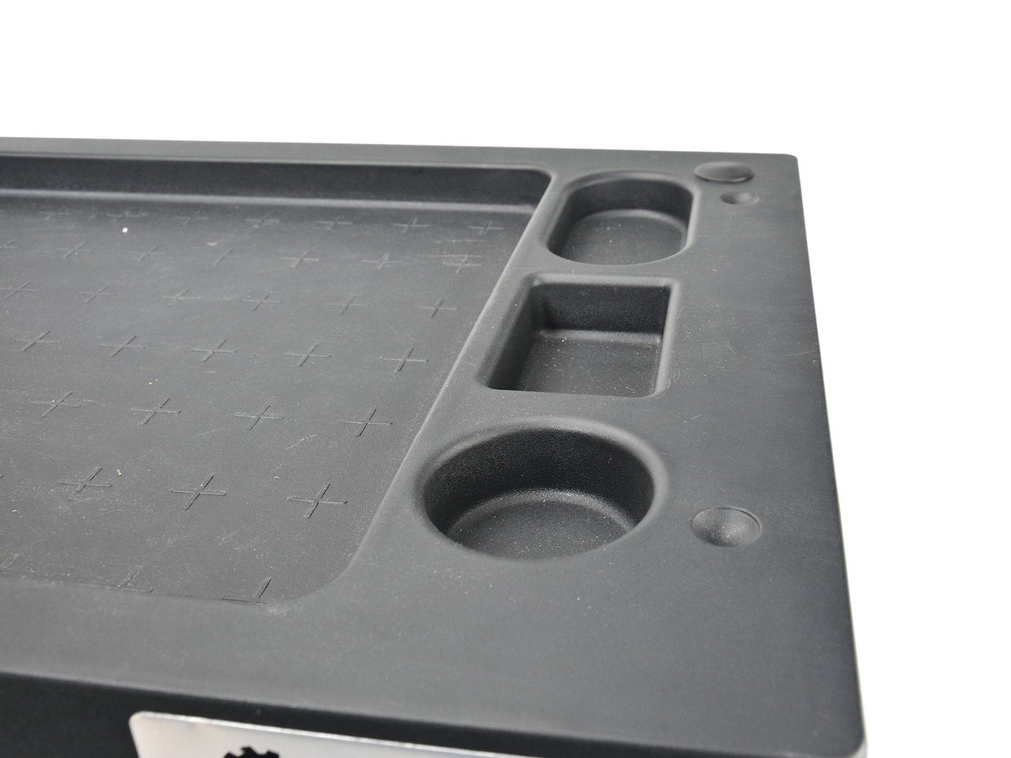 Instrumentu skapis ar instrumentiem