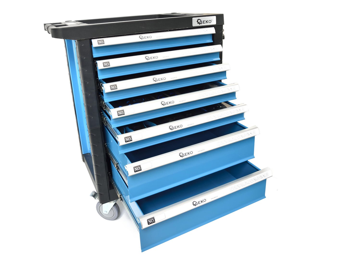 Instrumentu skapis ar instrumentiem